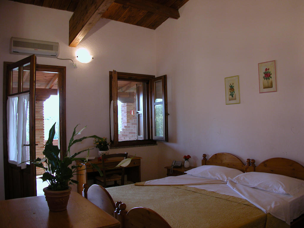 Agriturismo Sa Tiria Теулада Номер фото